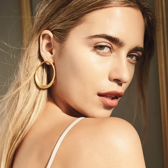 Stella & Dot | Modern Forward Facing Gold Georgia Hoops - Picture 7 of 10